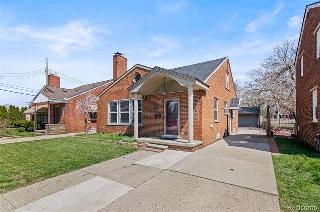 front view picture of 2212 N Highland, Dearborn, MI. 48128