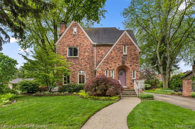 front view picture of 21975 Wildwood, Dearborn, MI. 48128