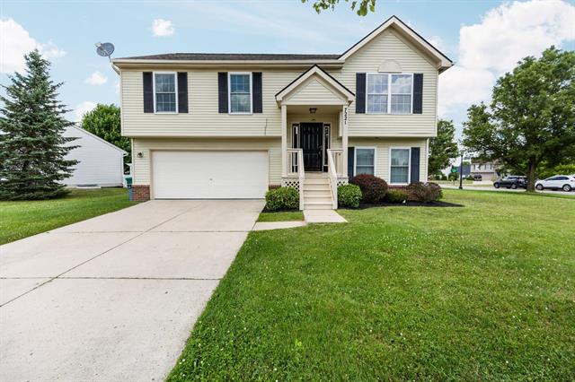 front view picture of 7221 Parkway Ct, Canton, MI. 48187