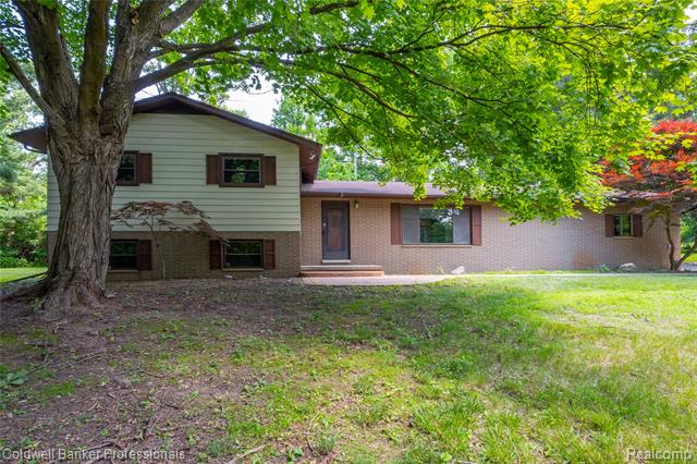 front view picture of 7580 Thornwood, Canton, MI. 48187