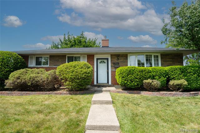 front view picture of 33912 Sequoia, Westland, MI. 48185