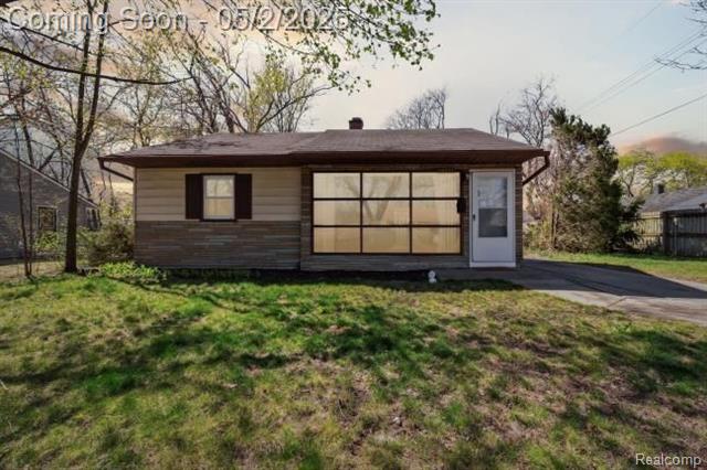 front view picture of 10271 Troy Ave, Oak Park, MI. 48237