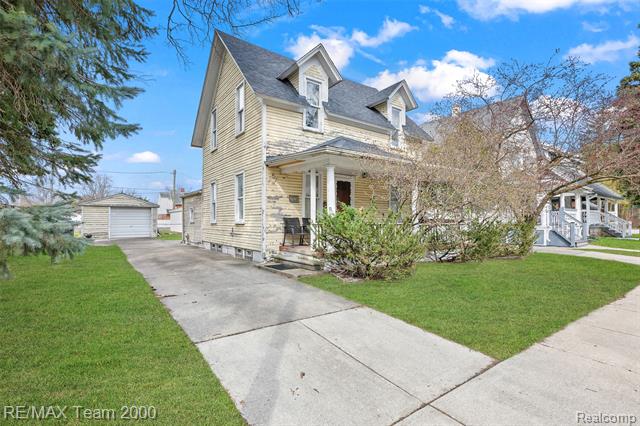front view picture of 824 Mason, Dearborn, MI. 48124