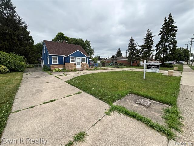 front view picture of 5696 Kinloch, Dearborn Heights, MI. 48127