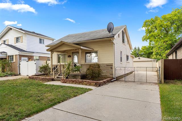 front view picture of 5655 Robindale, Dearborn Heights, MI. 48127