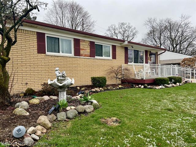 front view picture of 31103 Beechwood, Garden City, MI. 48135