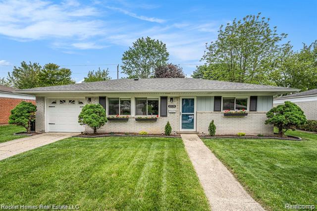 front view picture of 23158 Tuck Rd, Farmington, MI. 48336