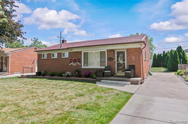 front view picture of 6140 Plainfield, Dearborn Heights, MI. 48127