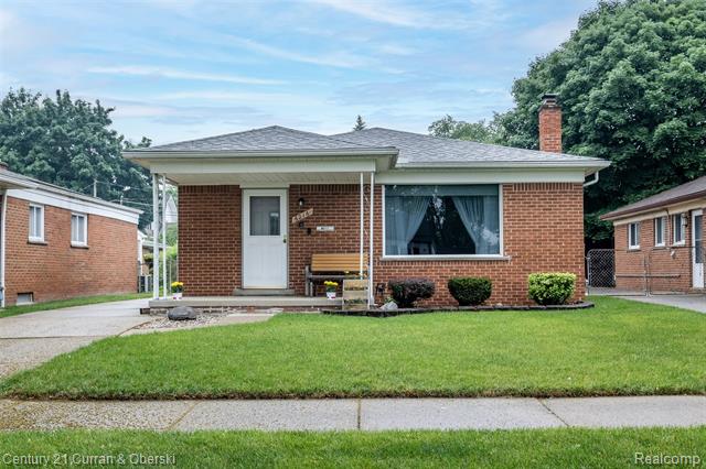 front view picture of 6216 Kinmore, Dearborn Heights, MI. 48127