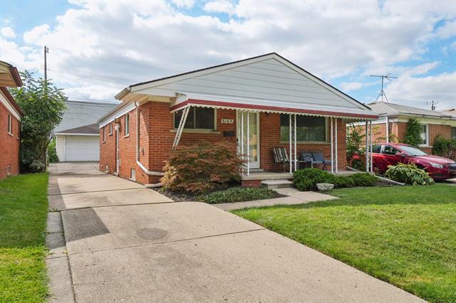 front view picture of 6165 Waverly, Dearborn Heights, MI. 48127