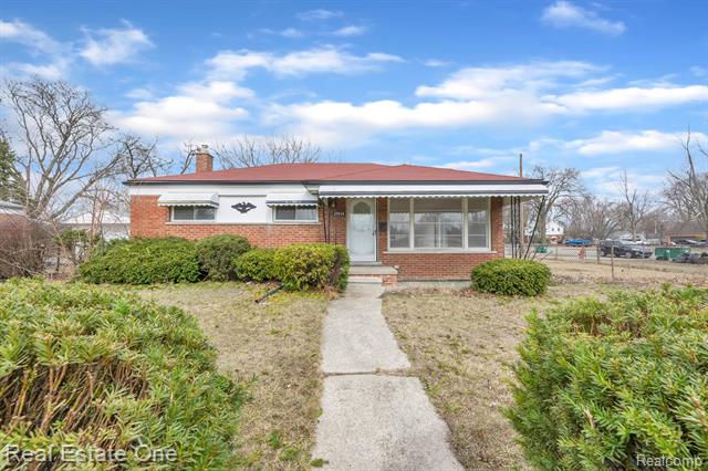 front view picture of 27418 Maplewood, Garden City, MI. 48135
