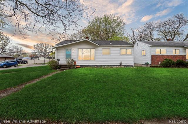 front view picture of 28915 Balmoral, Garden City, MI. 48135