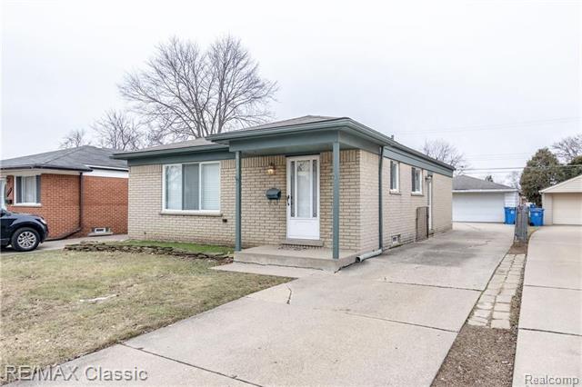 front view picture of 6129 Kinmore, Dearborn Heights, MI. 48127
