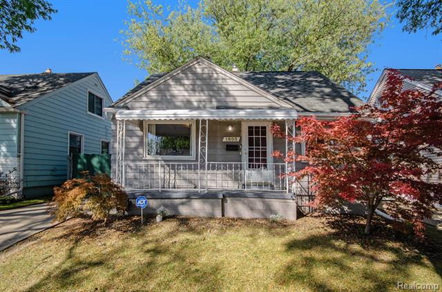 front view picture of 1803 Ardmore Dr, Ferndale, MI. 48220