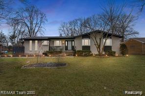 front view picture of 29633 Maplewood, Garden City, MI. 48135