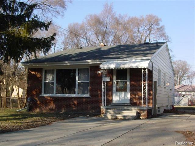 front view picture of 8796 Saratoga Ave, Oak Park, MI. 48237