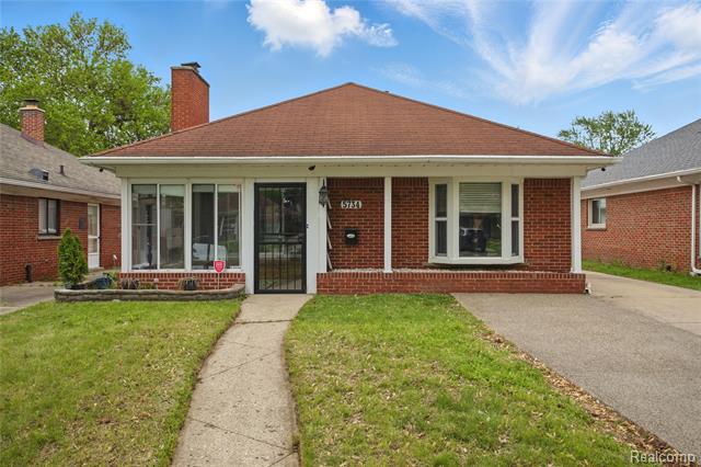 front view picture of 5734 Hubbell, Dearborn Heights, MI. 48127