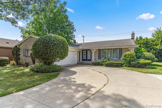 front view picture of 5779 Linden, Dearborn Heights, MI. 48127