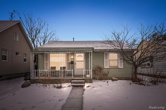 front view picture of 1754 E Pearl Ave, Hazel Park, MI. 48030