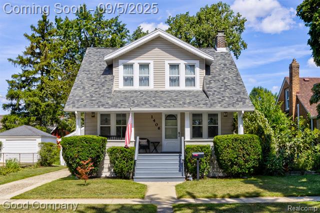 front view picture of 1406 W Saratoga St, Ferndale, MI. 48220