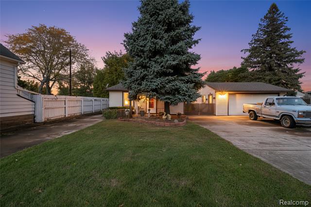 front view picture of 17083 Dora, Melvindale, MI. 48122