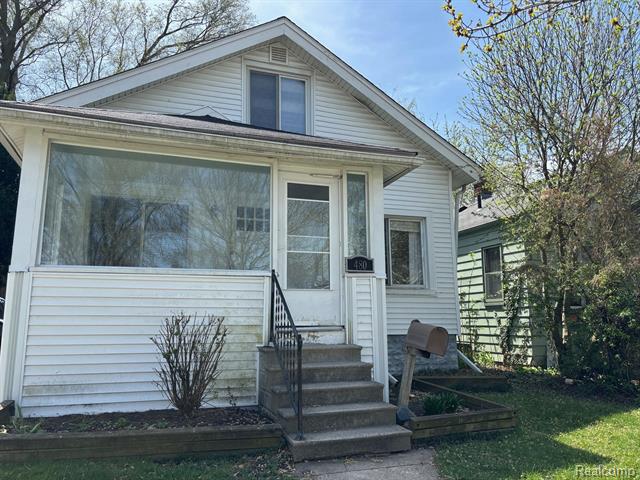 front view picture of 480 Ardmore Dr, Ferndale, MI. 48220