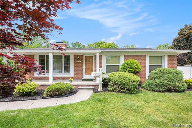 front view picture of 6439 Rockdale, Dearborn Heights, MI. 48127