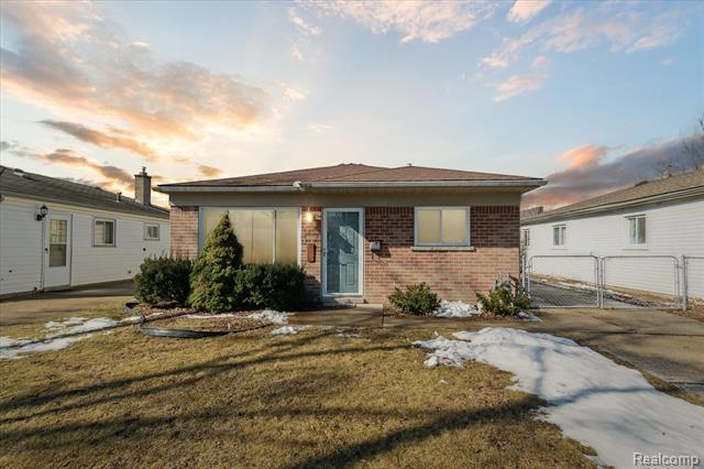 front view picture of 6491 Waverly, Dearborn Heights, MI. 48127