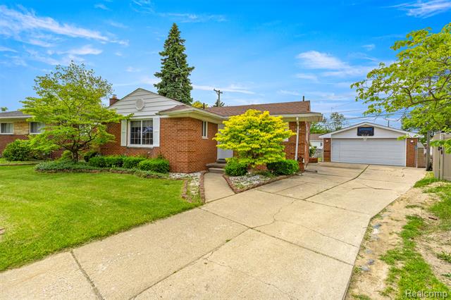front view picture of 26622 Bryan, Dearborn Heights, MI. 48127