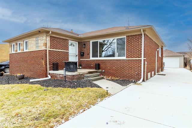 front view picture of 22191 Westhampton St, Oak Park, MI. 48237