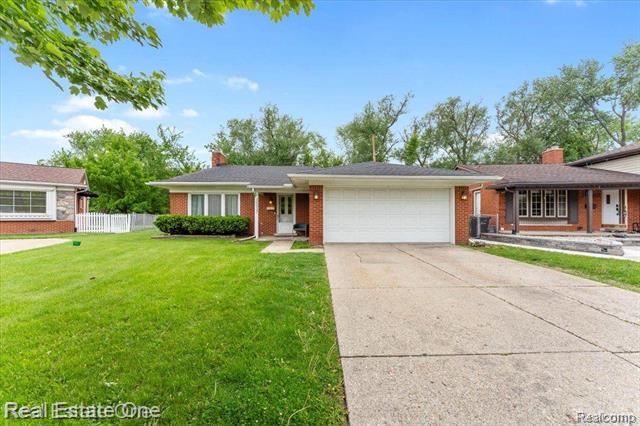 front view picture of 16917 Cicotte, Allen Park, MI. 48101