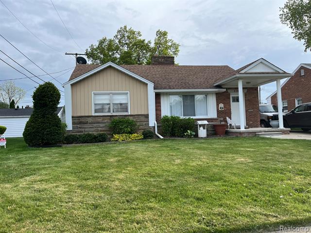 front view picture of 1784 Sherwood Ct, Dearborn, MI. 48124
