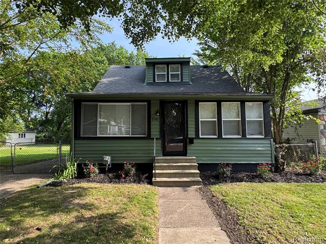 front view picture of 1741 Academy St, Ferndale, MI. 48220