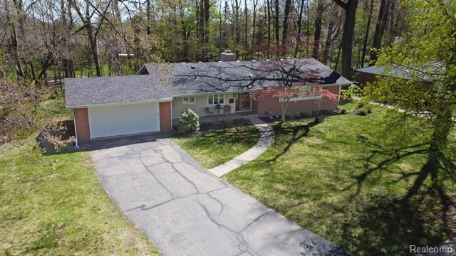 front view picture of 23230 Cass Ave, Farmington, MI. 48335