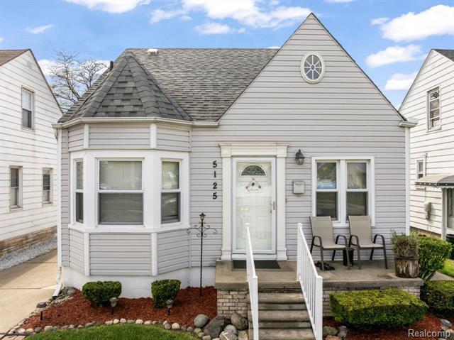 front view picture of 5125 Curtis, Dearborn, MI. 48126