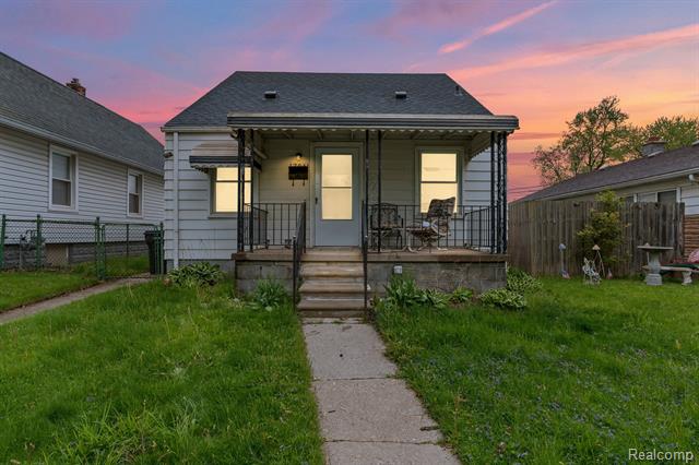 front view picture of 17041 Henry, Melvindale, MI. 48122