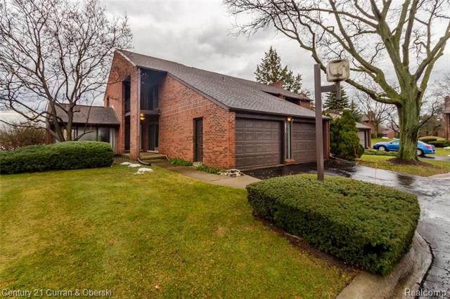 front view picture of 3011 Lindenwood Dr, Dearborn, MI. 48120