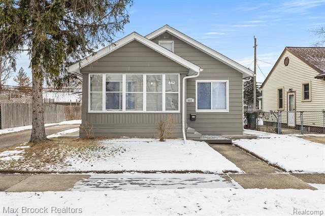 front view picture of 662 E Saratoga St, Ferndale, MI. 48220