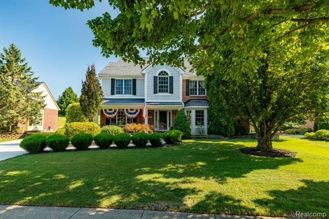 front view picture of 50988 West Hills Dr, Plymouth, MI. 48170