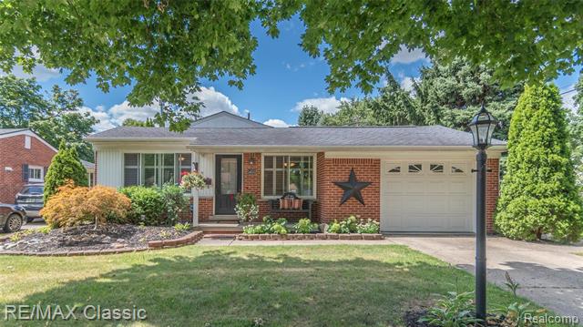 front view picture of 14635 Huntington, Plymouth, MI. 48170
