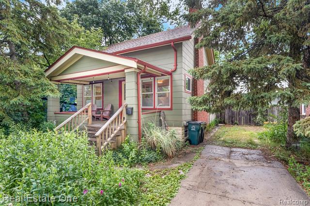 front view picture of 1388 W Troy St, Ferndale, MI. 48220