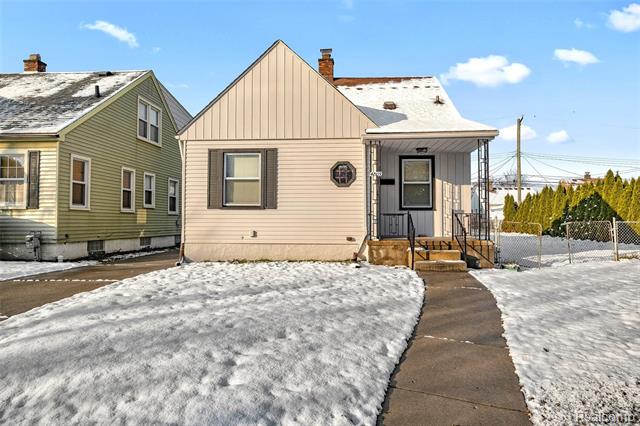 front view picture of 4805 Helen, Dearborn, MI. 48126