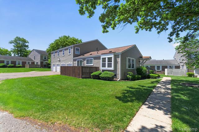 front view picture of 23613 N Rockledge, Novi, MI. 48375