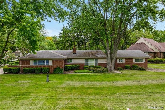 front view picture of 23970 Woodham Rd, Novi, MI. 48374