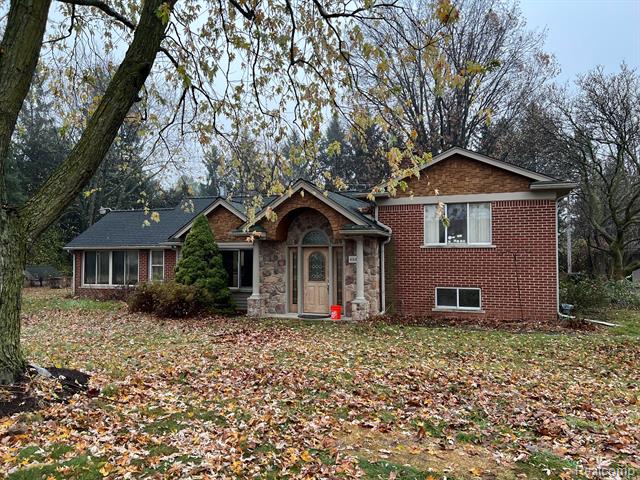 front view picture of 48441 N Territorial, Plymouth, MI. 48170