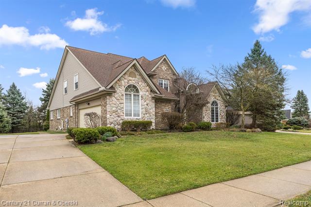 front view picture of 47968 Edinburgh Dr, Plymouth, MI. 48170