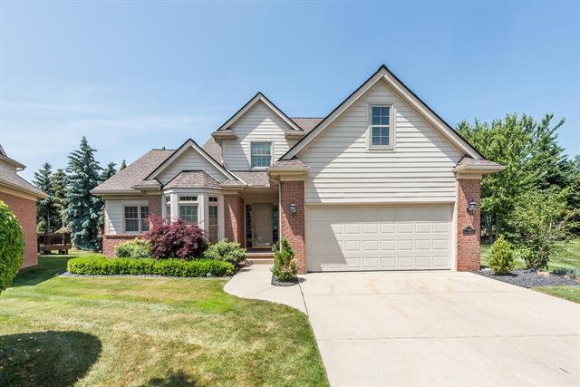 front view picture of 47130 Hunters Park Dr, Plymouth, MI. 48170