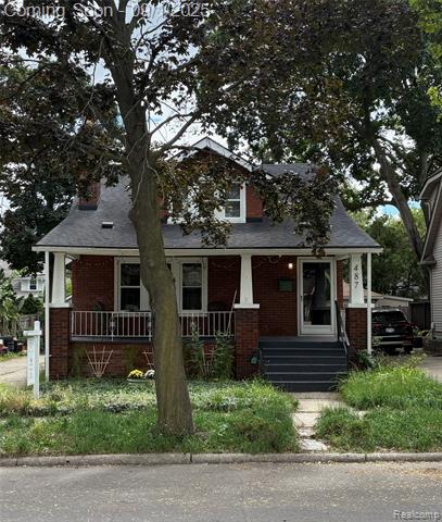 front view picture of 487 W Troy St, Ferndale, MI. 48220