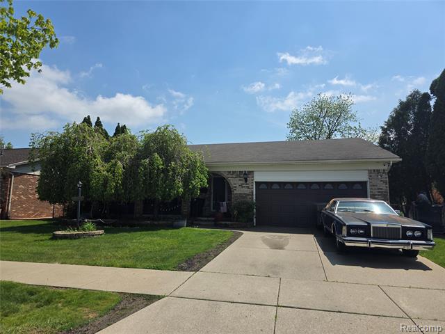 front view picture of 5858 Reuter, Dearborn, MI. 48126