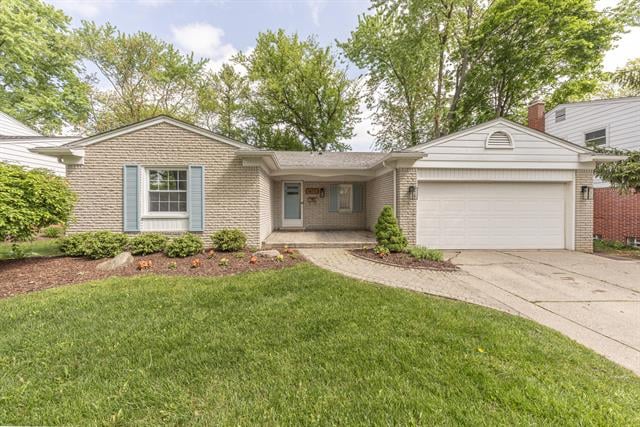 front view picture of 1670 Gloucester, Plymouth, MI. 48170